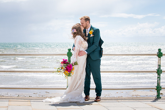 Coastal Elegance: Capturing Love at Criccieth